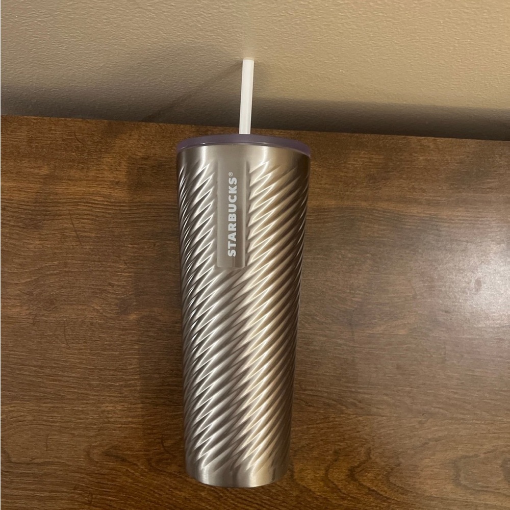 Starbucks 2022 Holiday Metallic Silver ‘Textured’ Spiral SS Venti Tumbler